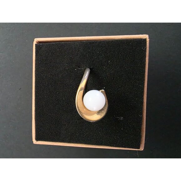 Sarah Coventry Gold-Tone Ring With White Stone & Swirl Design Adjustable - Picture 3 of 4